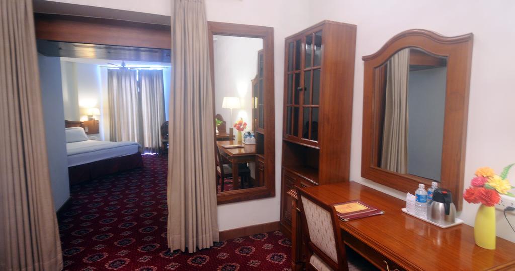 Hotel Jaipur Palace Oda fotoğraf