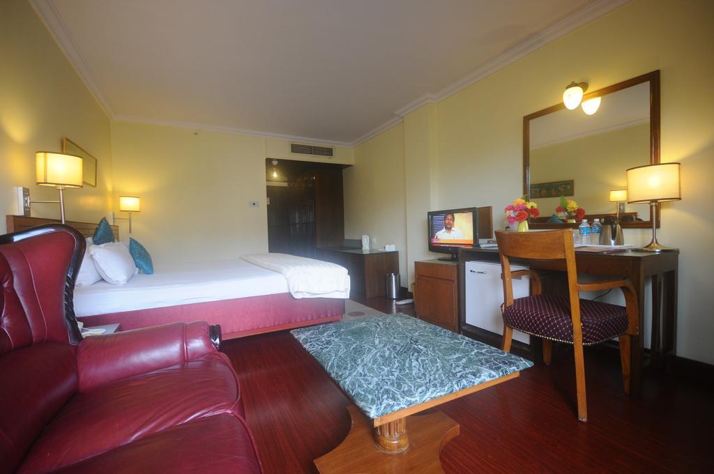 Hotel Jaipur Palace Oda fotoğraf